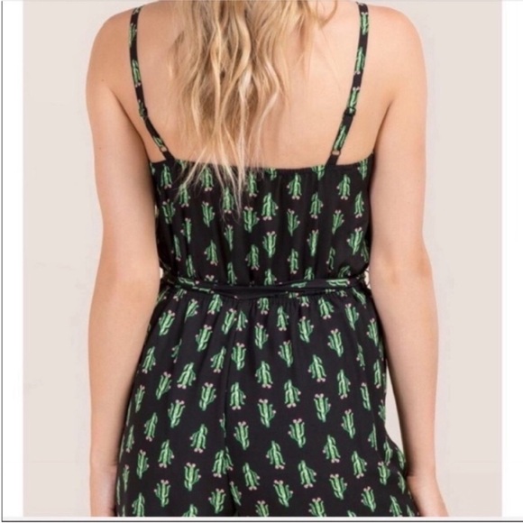 Francesca's Cactus Romper Size Medium. - Picture 3 of 8